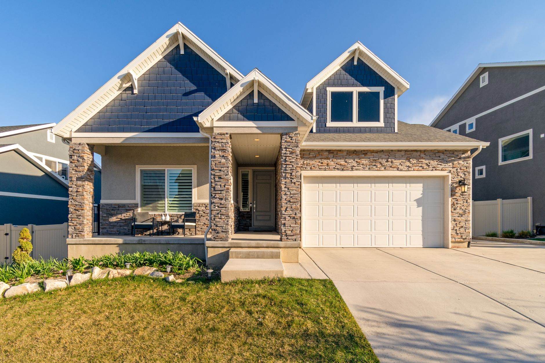 Stone and siding craftsman-style house with a wide driveway, common in Oklahoma suburbs