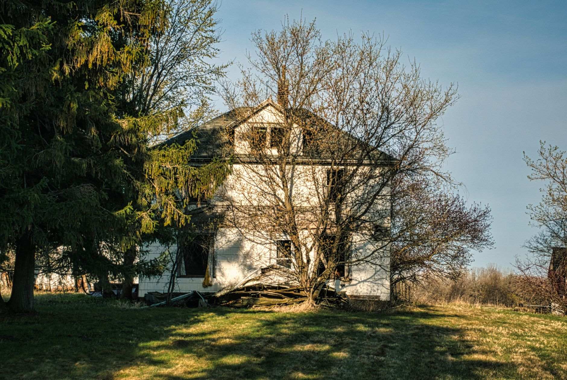 Vacant house with an overgrown yard, the condition many St. Louis heirs find an inherited property in
